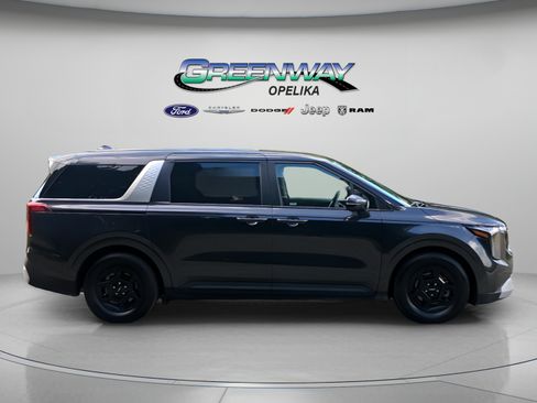 Used 2025 Kia Carnival FWD image 7