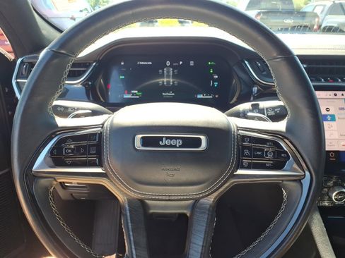 Used 2023 Jeep Grand Cherokee Overland w/ Advanced Protech Group III AWD/4WD image 8