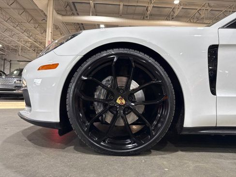Used 2017 Porsche Panamera image 19