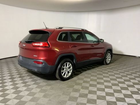 Used 2017 Jeep Cherokee Latitude FWD image 5