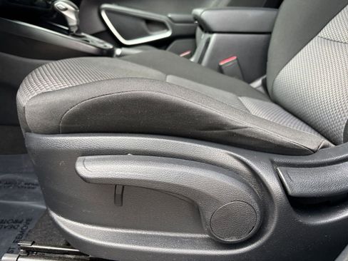 Used 2025 Kia Soul LX w/ LX Technology Package FWD image 26