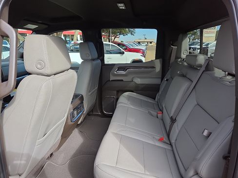 New 2026 GMC Sierra 1500 SLT image 8