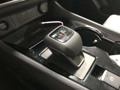 Used 2025 Nissan Rogue SL AWD/4WD image 15
