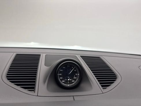 Certified 2024 Porsche Macan AWD/4WD image 40
