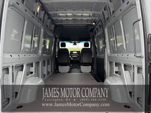 Used 2025 Mercedes-Benz Sprinter 2500 image 14