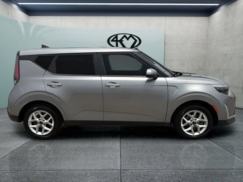 Used 2024 Kia Soul LX w/ Option Group 015 FWD image 2