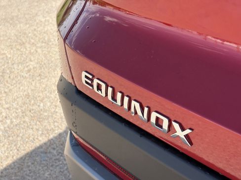 New 2026 Chevrolet Equinox LT w/ Convenience Package II FWD image 11