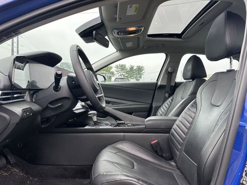 Certified 2023 Hyundai Elantra Limited FWD image 11