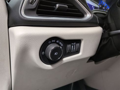 Certified 2017 Chrysler Pacifica Touring-L Plus image 18