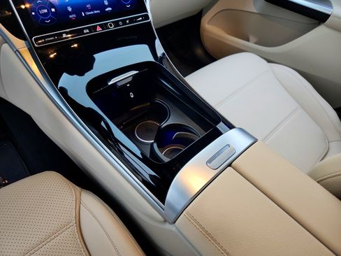 Certified 2025 Mercedes-Benz GLC 300 4MATIC image 21