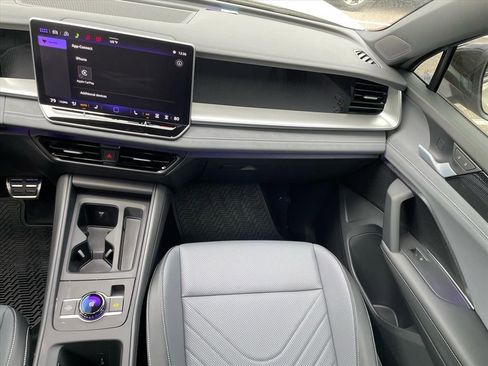 New 2026 Volkswagen Tiguan SE R-Line image 5