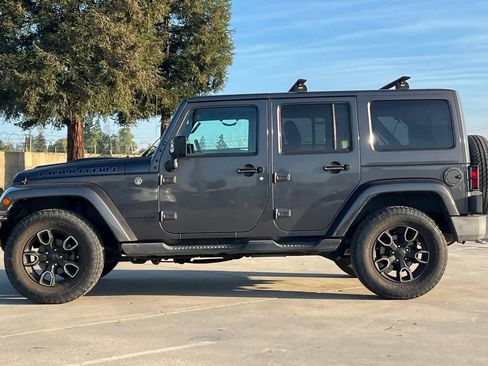 Used 2017 Jeep Wrangler Unlimited Sahara image 6