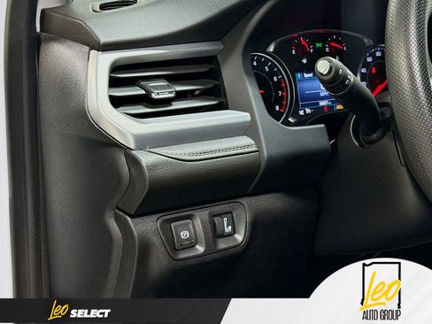 Used 2023 GMC Acadia SLE AWD/4WD image 10