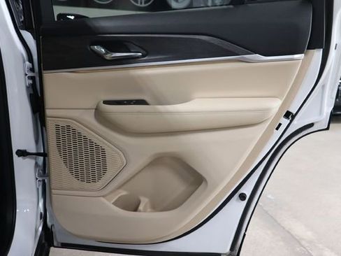 Used 2025 Jeep Grand Cherokee Limited RWD image 22