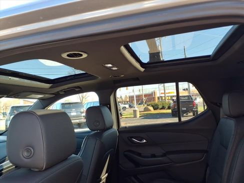 Used 2023 Chevrolet Traverse RS image 11