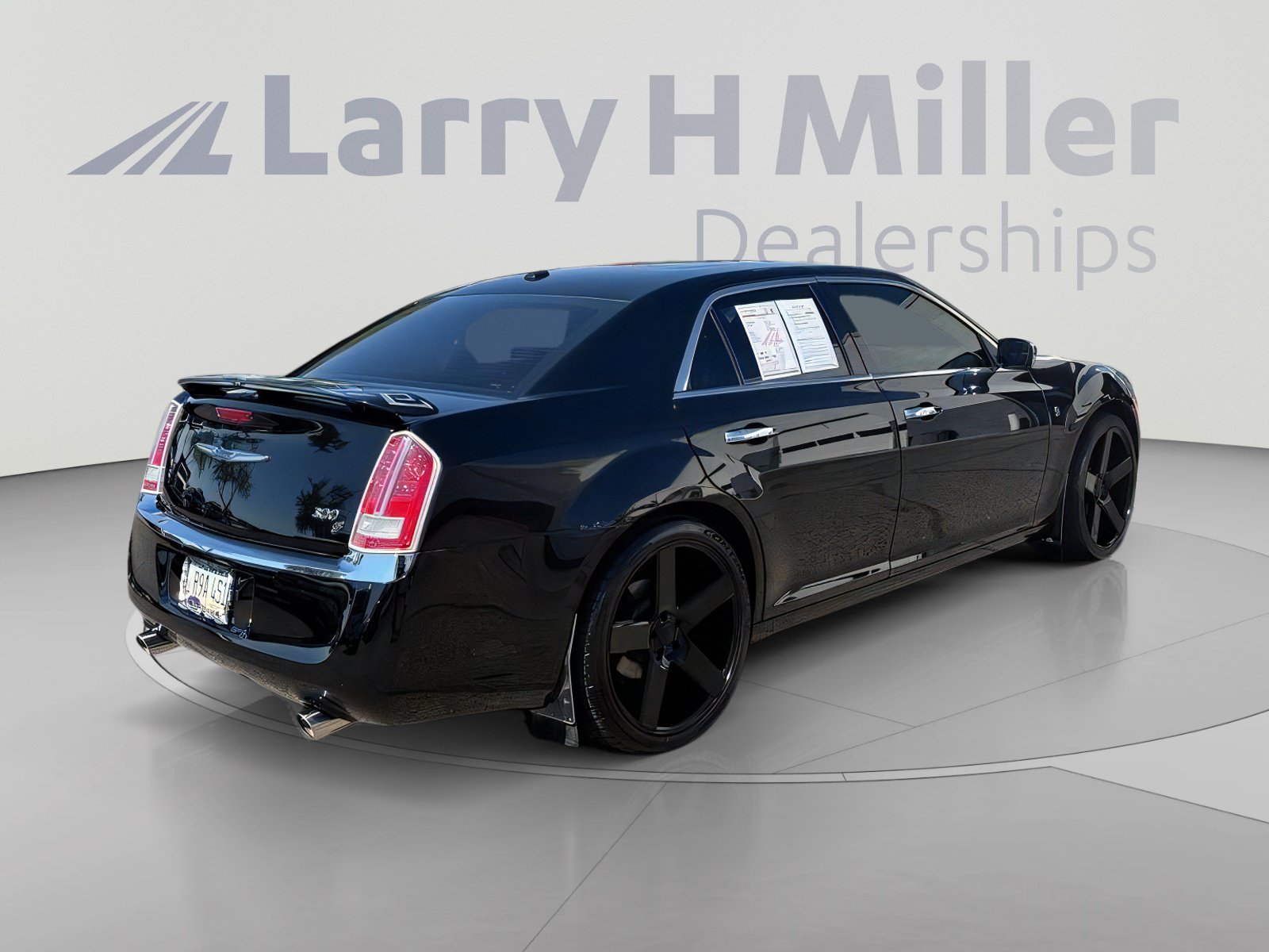 Used 2011 Chrysler 300 C RWD image 6