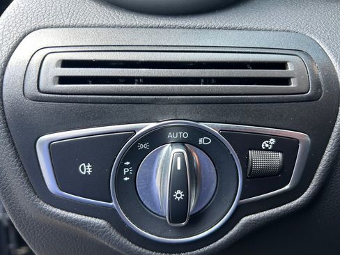 Used 2022 Mercedes-Benz GLC 300 4MATIC image 24