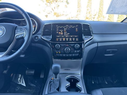Used 2019 Jeep Grand Cherokee Altitude image 15