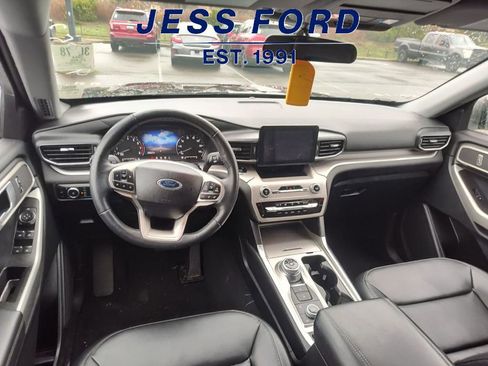 Used 2024 Ford Explorer XLT w/ Equipment Group 202A image 6