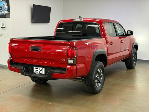 Used 2018 Toyota Tacoma TRD Off-Road w/ Technology Package AWD/4WD image 7