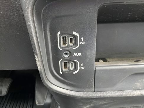 Used 2024 RAM 5500 Tradesman w/ Chrome Appearance Group AWD/4WD image 34