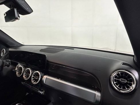 Used 2022 Mercedes-Benz GLB 250 image 32