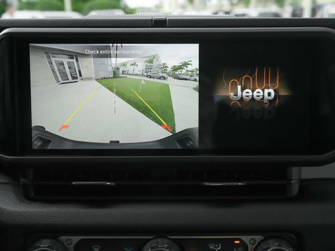Used 2024 Jeep Gladiator Sport AWD/4WD image 15