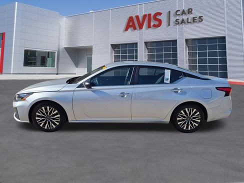 Used 2025 Nissan Altima 2.5 SV FWD image 10