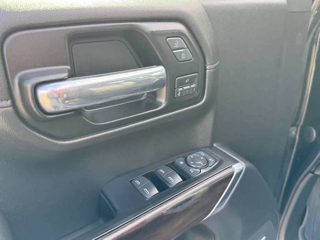 Used 2019 GMC Sierra 1500 SLT w/ SLT Premium Plus Package AWD/4WD image 18