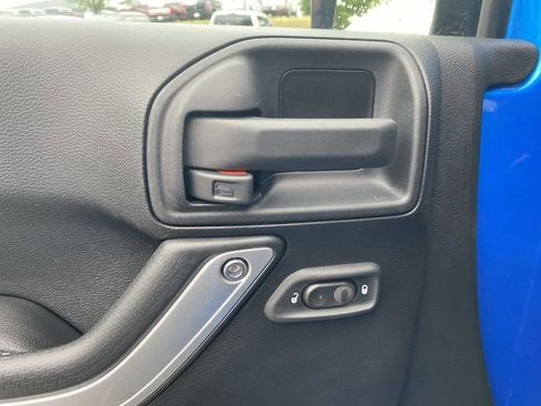 Used 2016 Jeep Wrangler Unlimited Rubicon AWD/4WD image 17