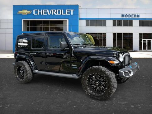 Used 2022 Jeep Wrangler Unlimited Sahara w/ Cold Weather Group AWD/4WD image 6