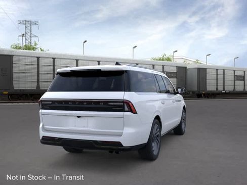 New 2026 Lincoln Navigator L Reserve AWD/4WD image 8