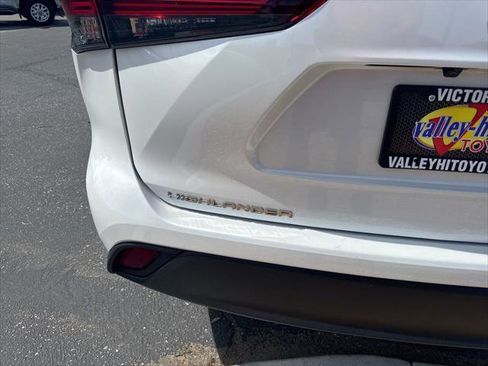 Certified 2024 Toyota Highlander LE AWD/4WD image 7