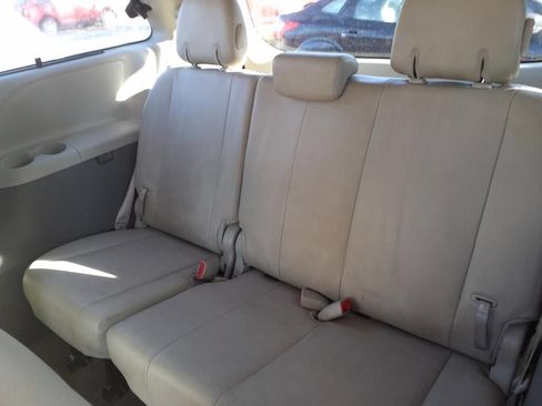 Used 2012 Toyota Sienna XLE FWD image 10