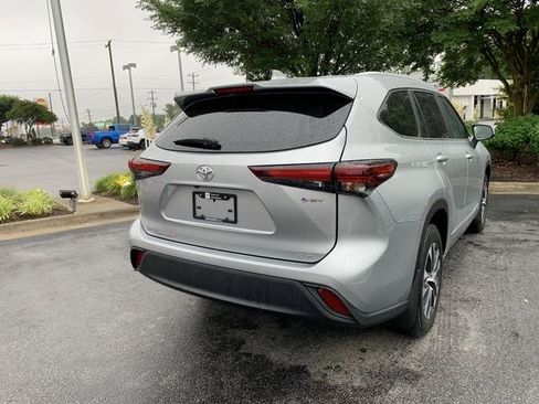 Certified 2025 Toyota Highlander XLE AWD/4WD image 8