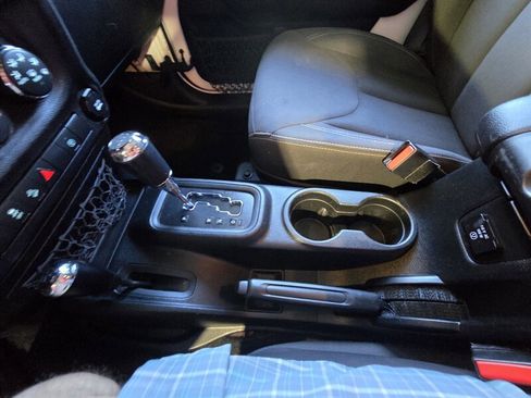 Used 2017 Jeep Wrangler Unlimited Sahara w/ Connectivity Group image 17