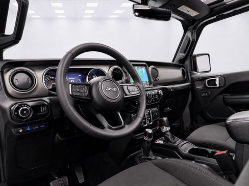 Used 2023 Jeep Wrangler Unlimited w/ Sun & Screen Package AWD/4WD image 18