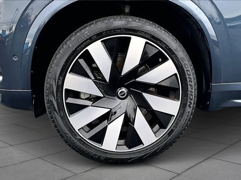 Used 2023 Volvo XC90 T8 Ultimate image 11