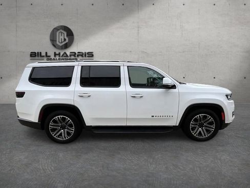 Used 2022 Jeep Wagoneer Series III AWD/4WD image 4
