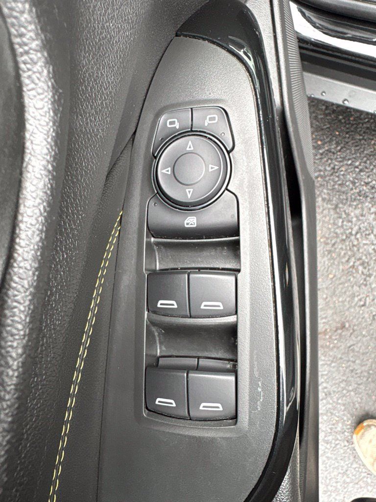 Used 2025 Chevrolet Trax LT FWD image 14