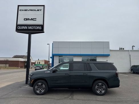 New 2026 Chevrolet Suburban Z71 w/ Z71 Off-Road Package AWD/4WD image 2