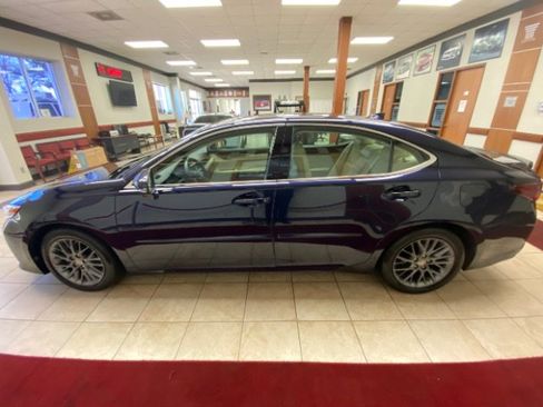 Used 2018 Lexus ES 350 w/ Premier Package image 2