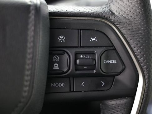 Used 2025 Toyota Tacoma Limited AWD/4WD image 36