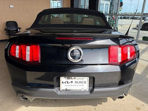Used 2012 Ford Mustang GT Premium w/ HID Headlamps & Security Pkg RWD image 11