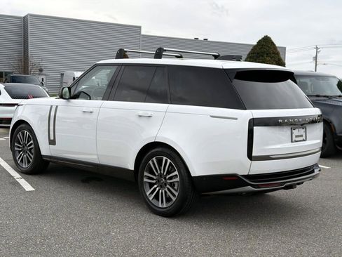 Used 2024 Land Rover Range Rover SE AWD/4WD image 3
