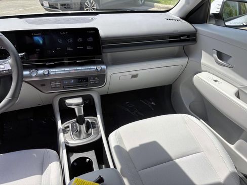 Used 2025 Hyundai Kona SEL AWD/4WD image 30