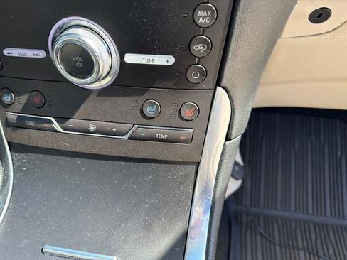 Used 2019 Ford Edge Titanium w/ Equipment Group 301A AWD/4WD image 10