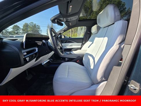 Used 2024 Cadillac Lyriq Luxury image 3