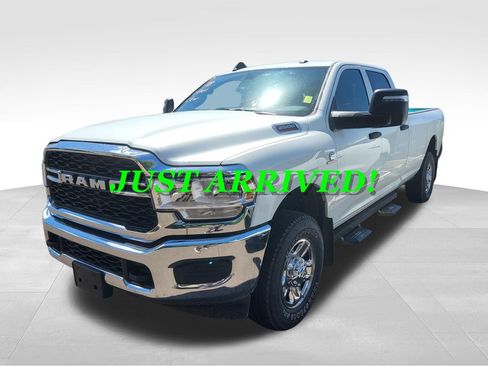 Used 2024 RAM 2500 Tradesman w/ Chrome Appearance Group AWD/4WD image 3