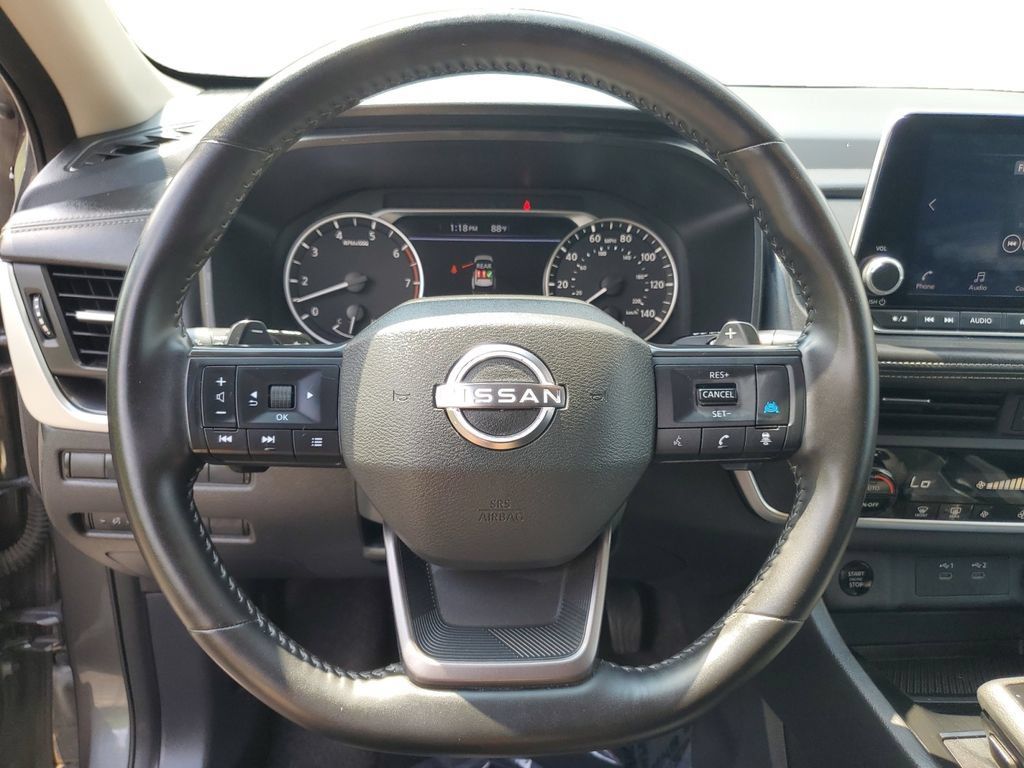 Used 2025 Nissan Rogue SV AWD/4WD image 12